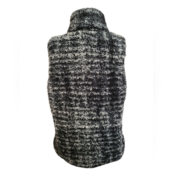 Simply Southern Large Faux Fur Vest black and gray - Picture 8 of 14